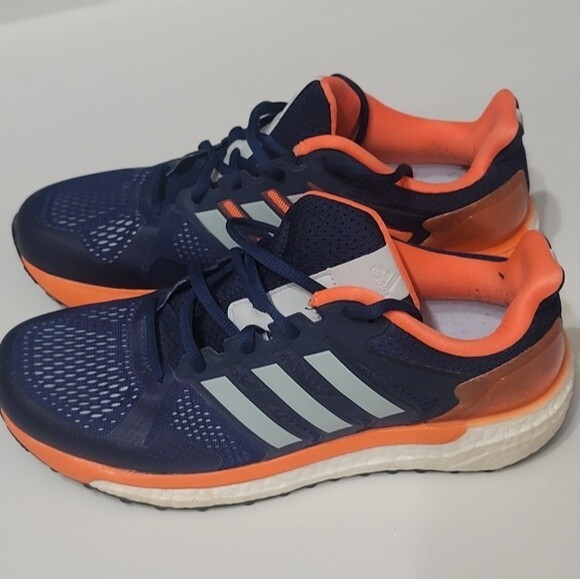 Womens Adidas size 9.5 - Picture 2 of 5